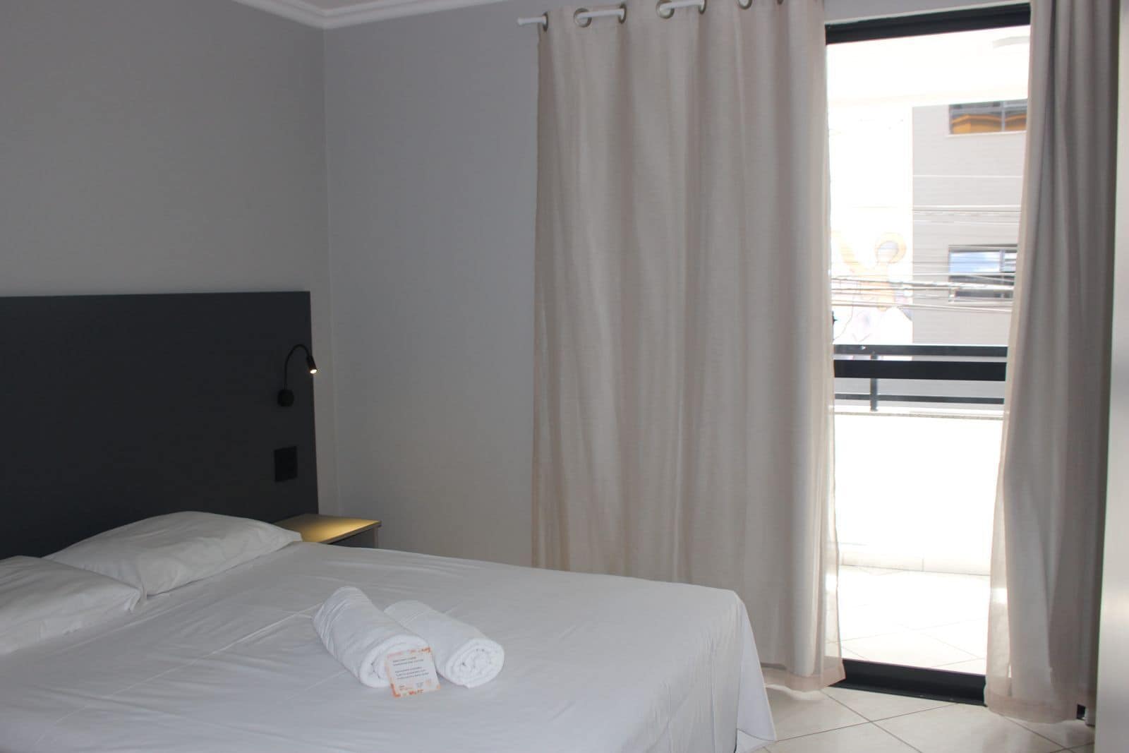 Standard-herbergi - verönd | Míníbar, ókeypis þráðlaus nettenging, rúmföt