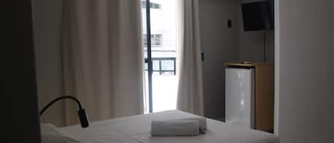 Rom – standard, lanai | Minibar, wi-fi (inkludert) og sengetøy