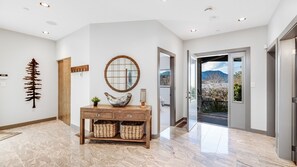 Interior - Bliss By the Bay (Brentwood Bay)