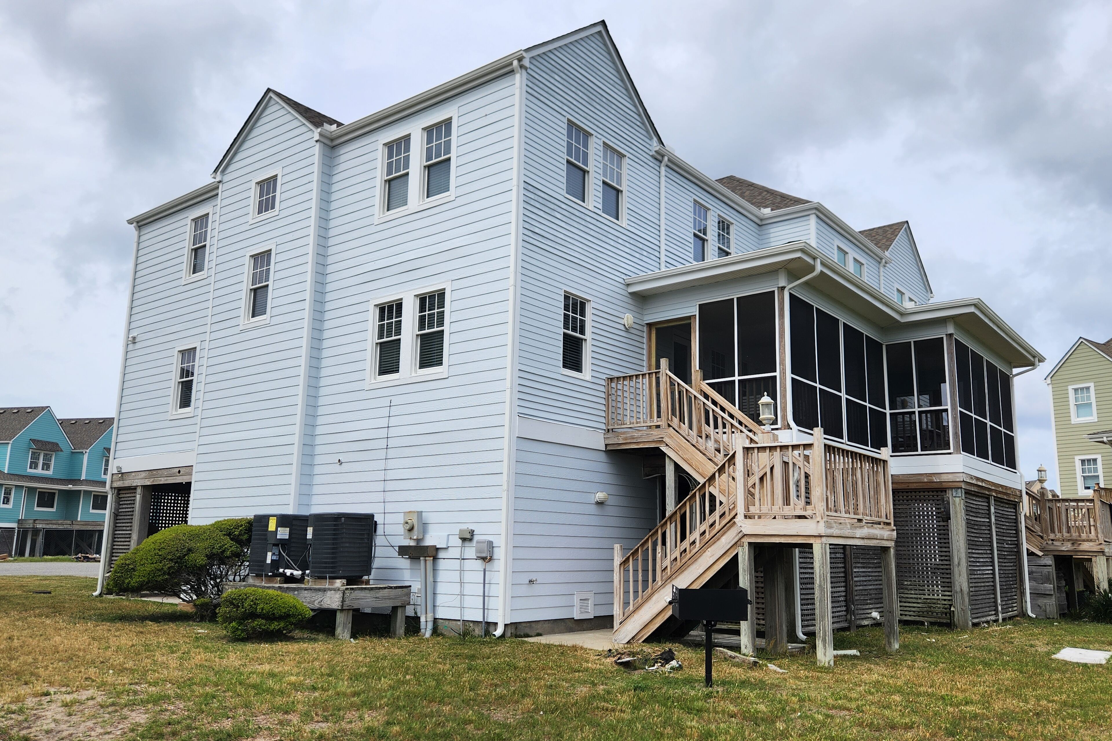 Dog-friendly, ocean view townhouse with private W/D, pool access, and AC