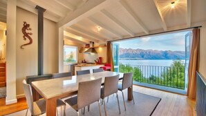 Casa de lujo | Área de sala de estar | Smart TV y servicios de streaming 