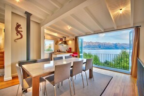 Luxury House | Living area | Smart TV, streaming services - Matau Crest (Queenstown)