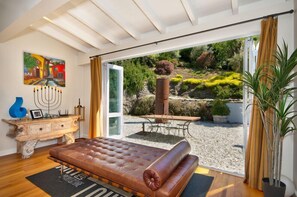 Luxury House | Living area | Smart TV, streaming services - Matau Crest (Queenstown)