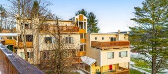 Lovely mountain home w/shared hot tub & pool, washer/dryer, free WiFi, fireplace