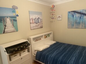 3 bedrooms, desk, iron/ironing board, free WiFi
