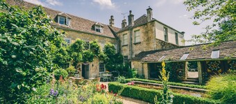 Kingscote Park House - sleeps 19 guests  in 9 bedrooms