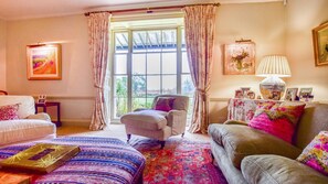 TV, fireplace, stereo