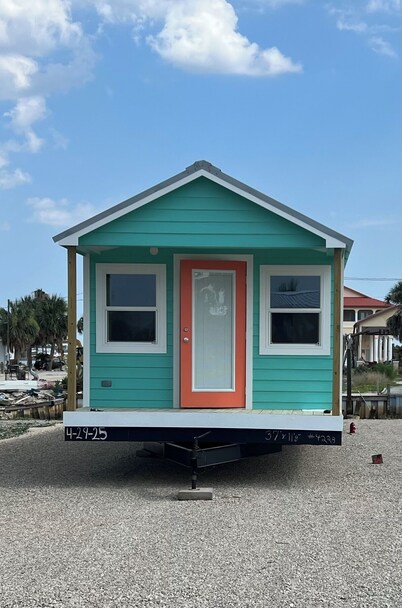 Waterfront & 4 minutes from the Gulf of Mexico