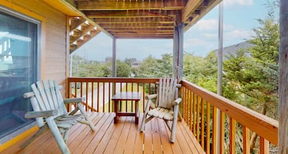 Spacious dog-friendly house with shared pool, private hot tub, & central AC