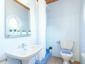 Hair dryer - Beautiful private villa for 4 people with WIFI, TV, terrace and pets allowed (Empuriabrava)