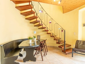 Dining - Beautiful private villa for 4 people with WIFI, TV, terrace and pets allowed (Empuriabrava)