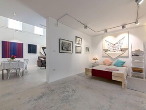 3 bedrooms, Internet