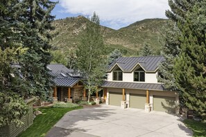 Exterior - Riverfront Home in Woody Creek - Exceptional location (Woody Creek)