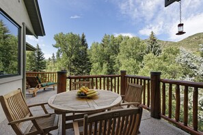 Outdoor dining - Riverfront Home in Woody Creek - Exceptional location (Woody Creek)