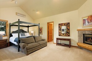 6 bedrooms, wheelchair access - Riverfront Home in Woody Creek - Exceptional location (Woody Creek)