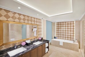 Presidential Suite | Bathroom | Free toiletries, hair dryer, bathrobes, slippers - Taj Skyline Ahmedabad (Ahmedabad)
