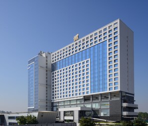 Front of property - Taj Skyline Ahmedabad (Ahmedabad)