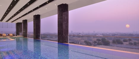 Indoor pool, pool loungers