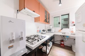 Full-sized fridge, microwave, stovetop, toaster