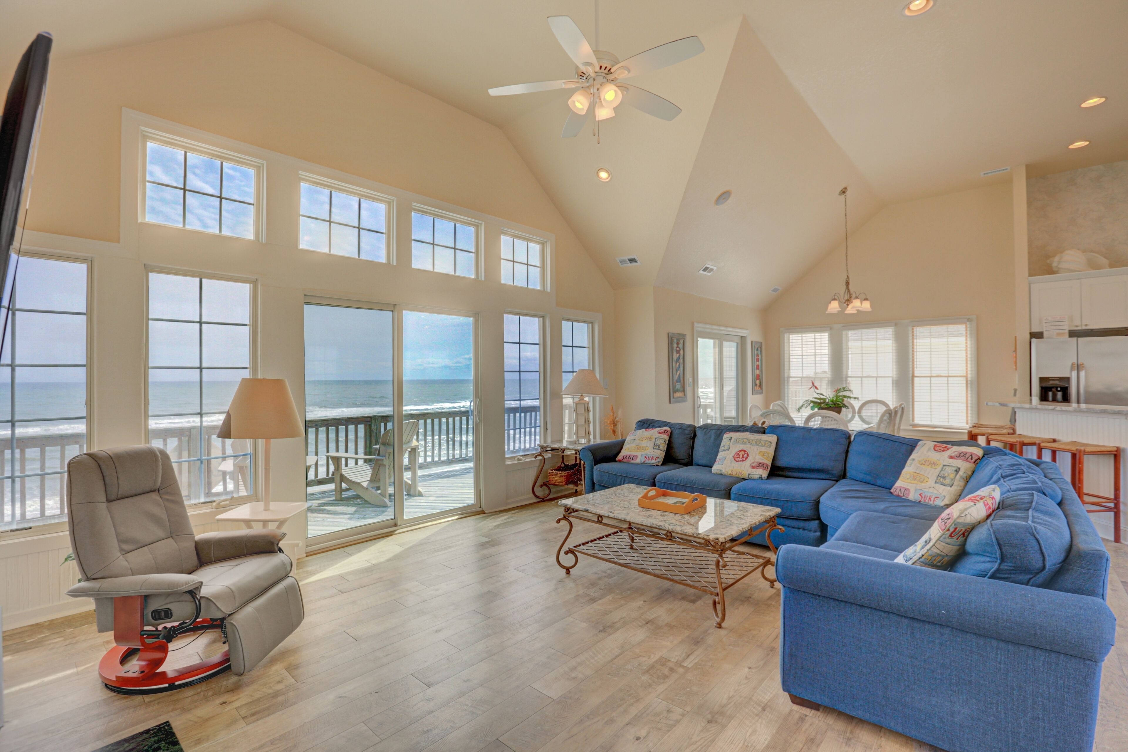 Oceanfront house with private hot tub, washer/dryer & central AC