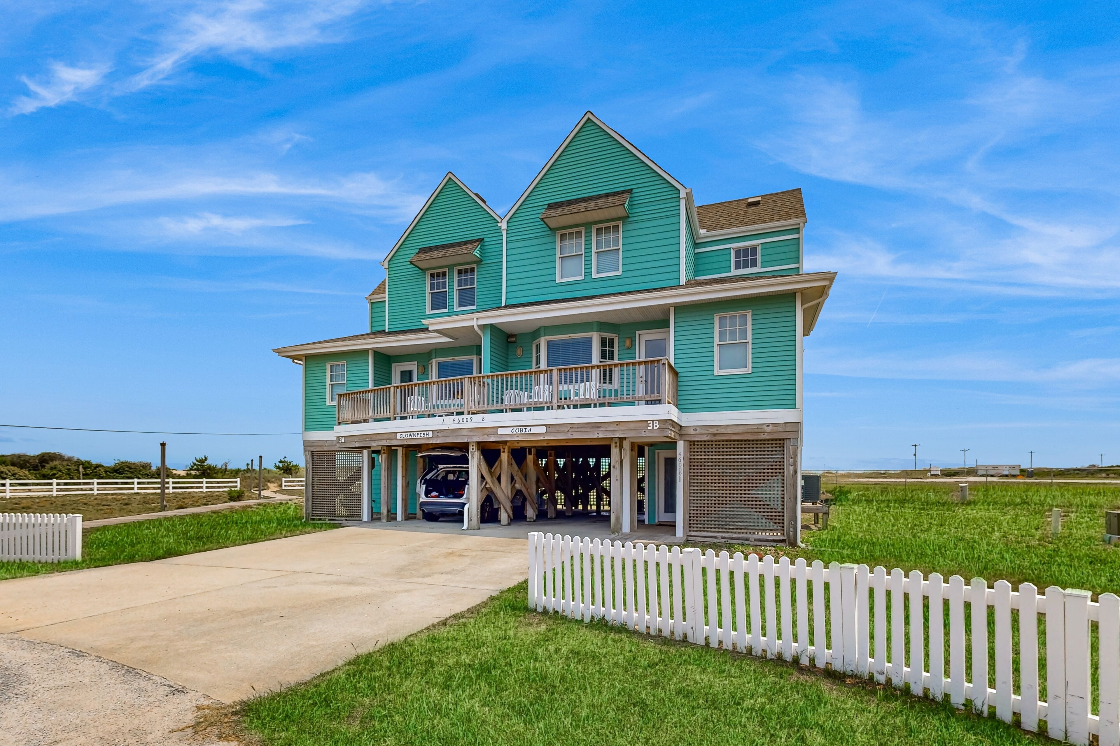 Terrific townhouse w/ pool access, private W/D, central AC, and ocean view