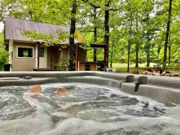 Outdoor spa tub