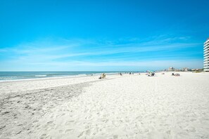 On the beach - 2bed/2bath Brigadune 16B Large Oceanfront Condo. (Myrtle Beach)