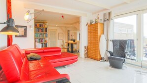 Unclassified image, 3 of 40, button - Quaint Holiday Home in Gerkesklooster with Hot Tub, Sauna & Fenced Garden (Gerkesklooster)
