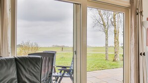 Unclassified image, 2 of 40, button - Quaint Holiday Home in Gerkesklooster with Hot Tub, Sauna & Fenced Garden (Gerkesklooster)