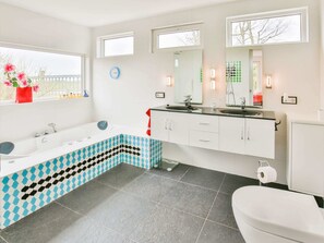 Bathroom - Quaint Holiday Home in Gerkesklooster with Hot Tub, Sauna & Fenced Garden (Gerkesklooster)