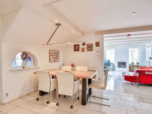 Dining - Quaint Holiday Home in Gerkesklooster with Hot Tub, Sauna & Fenced Garden (Gerkesklooster)