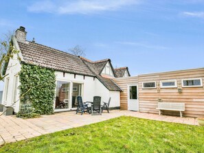Exterior - Quaint Holiday Home in Gerkesklooster with Hot Tub, Sauna & Fenced Garden (Gerkesklooster)