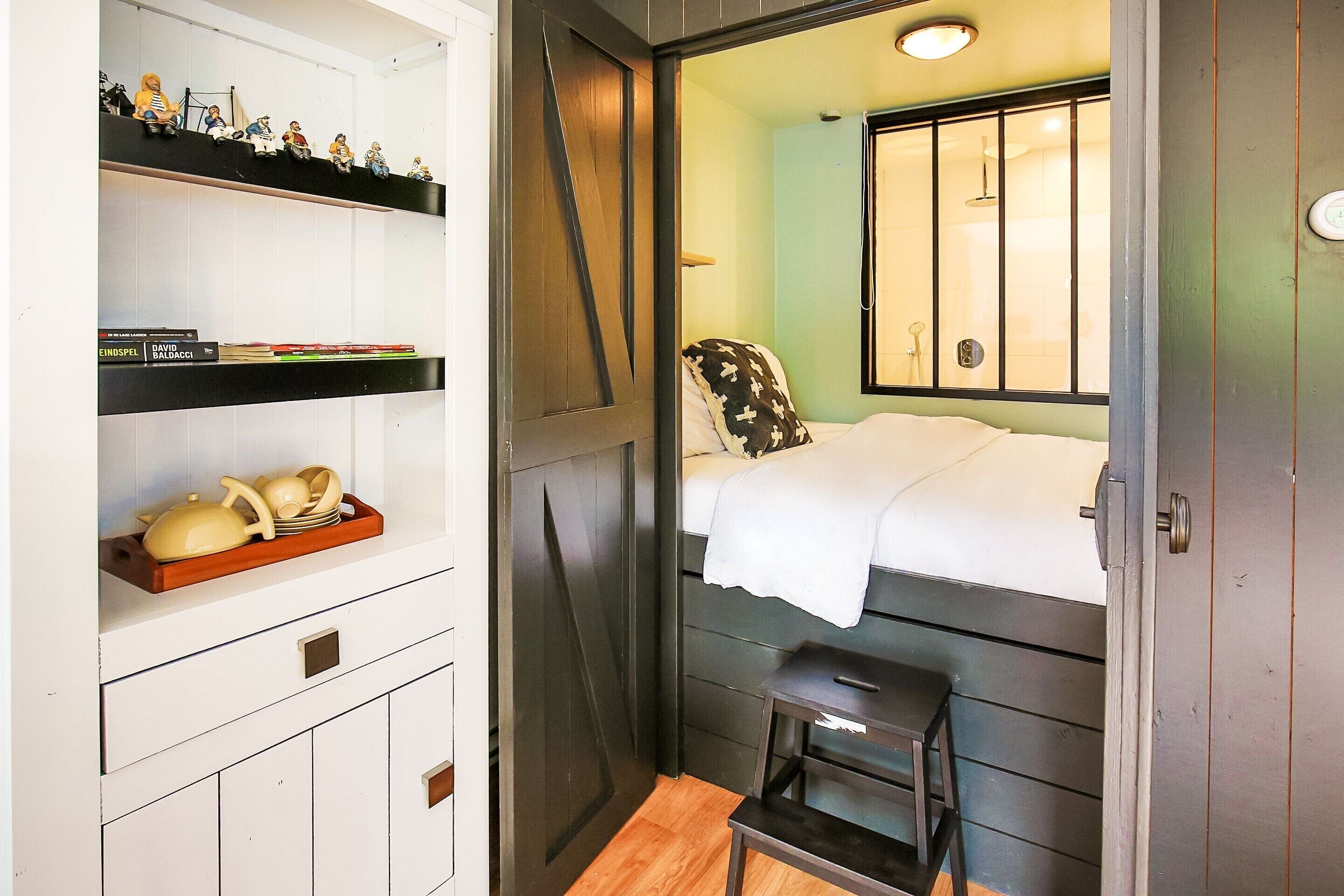 อพาร์ทเมนท์ | 1 ห้องนอน, ตกแต่งพิเศษโดยเฉพาะ, เตารีด/โต๊ะรีดผ้า