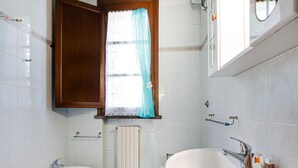 Luokittelematon kuva, 5 kautta 38, painike