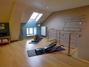 4 bedrooms, individually furnished, bed sheets