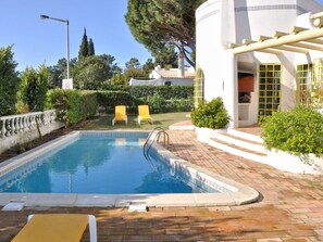 Indoor pool, outdoor pool - Tranquil Villa in Vilamoura With Private Swimming Pool (Loulé)