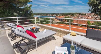 Beautiful Deluxe Villa With Sea View, Located in the Center of - Rovinj
