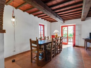 House | Dining - Belvilla by OYO Villa Jolanda (Poppi)