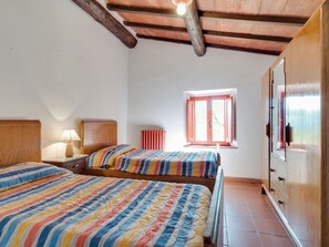 House | 6 bedrooms, individually furnished, bed sheets - Belvilla by OYO Villa Jolanda (Poppi)