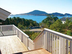 House | Balcony - 6 Person Holiday Home in Hartbakke (Solund)
