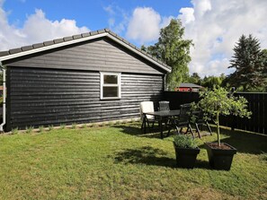 House | Outdoor dining - Holiday Home in Jægerspris (Jægerspris)