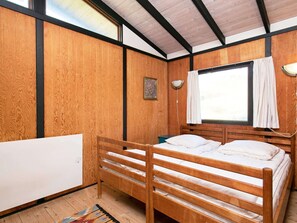 3 bedrooms, cribs/infant beds