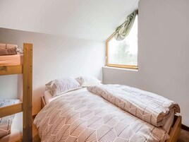 House | 3 bedrooms, individually furnished, bed sheets