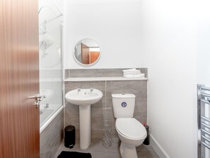 Apartment | Bathroom | Shower, towels