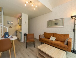 House | Living room - Nice Holiday Home in Quiet Park near Veerse Meer (Kortgene)