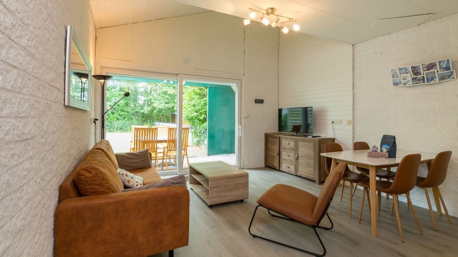 Nice Holiday Home in Quiet Park near Veerse Meer