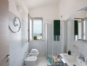 Villa | Bathroom | Shower - Spacious Villa With Pool (Tavullia)