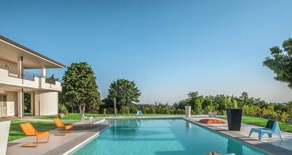 Spacious Villa With Pool