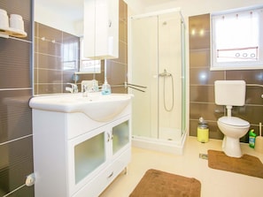 Shower, towels