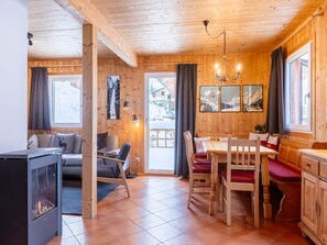 Chalet | Dining